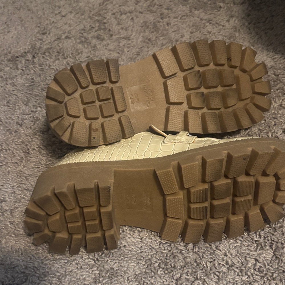 Urban Outfitters Cream Croc-Embossed Loafers with Gold Detail - Picture 5 of 6